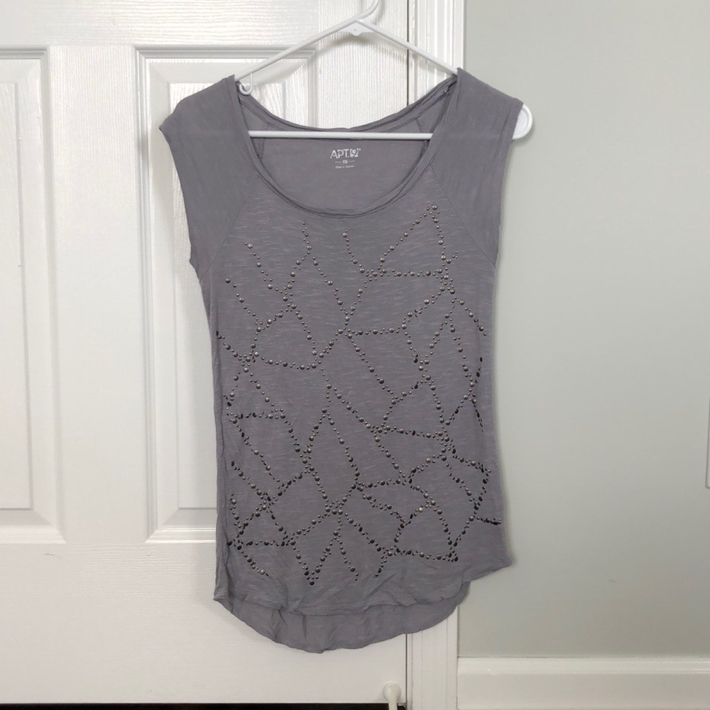 Grey top